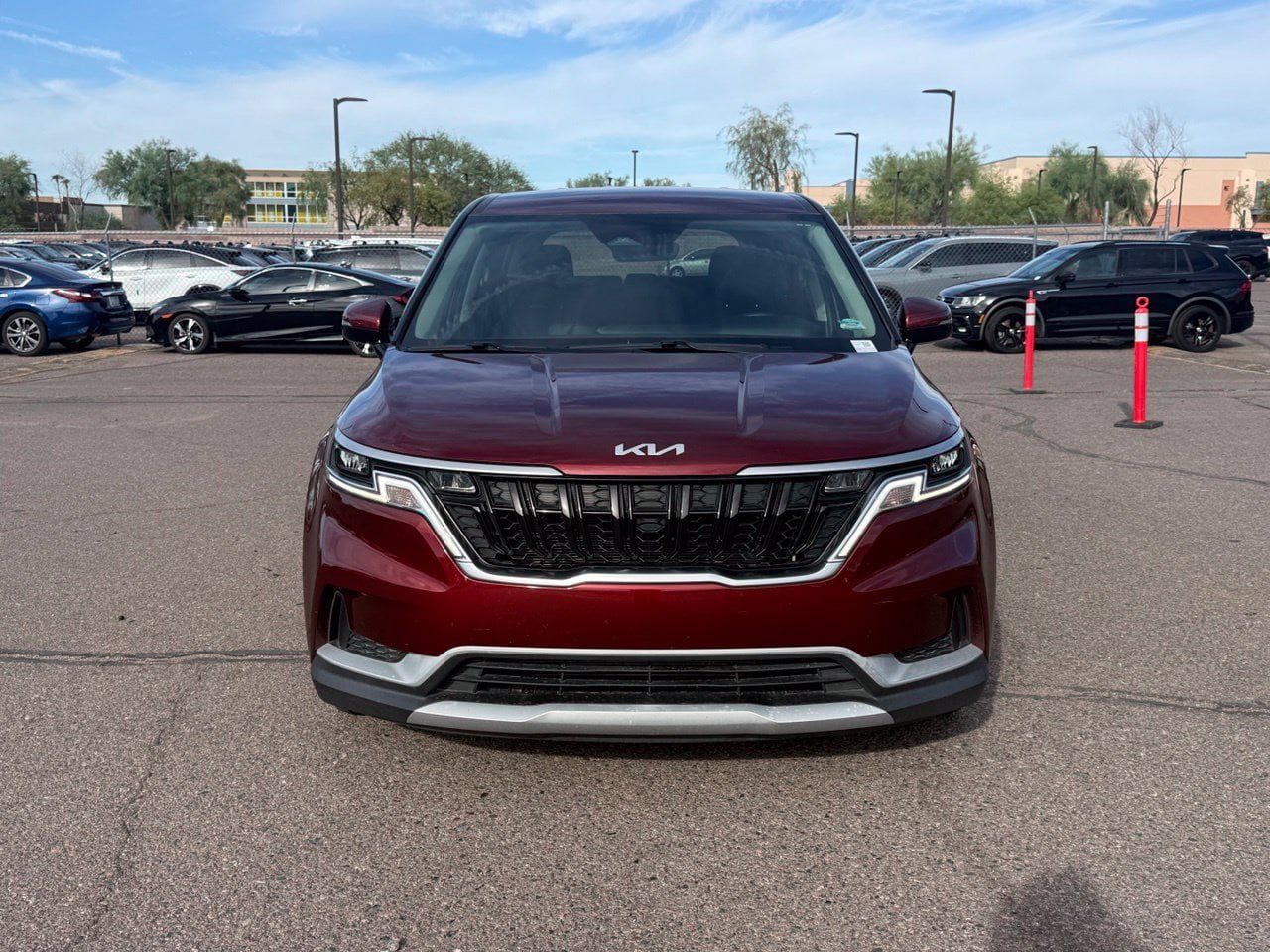 Used 2022 Kia Carnival LX FWD image 2