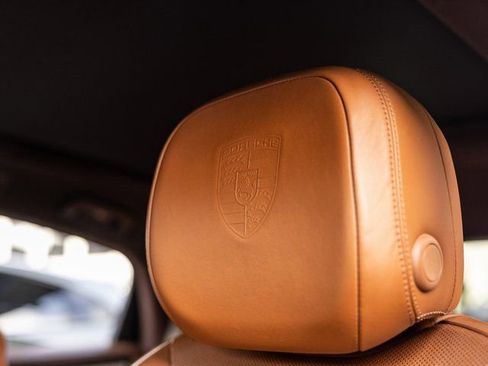 Certified 2023 Porsche Cayenne Platinum Edition image 25