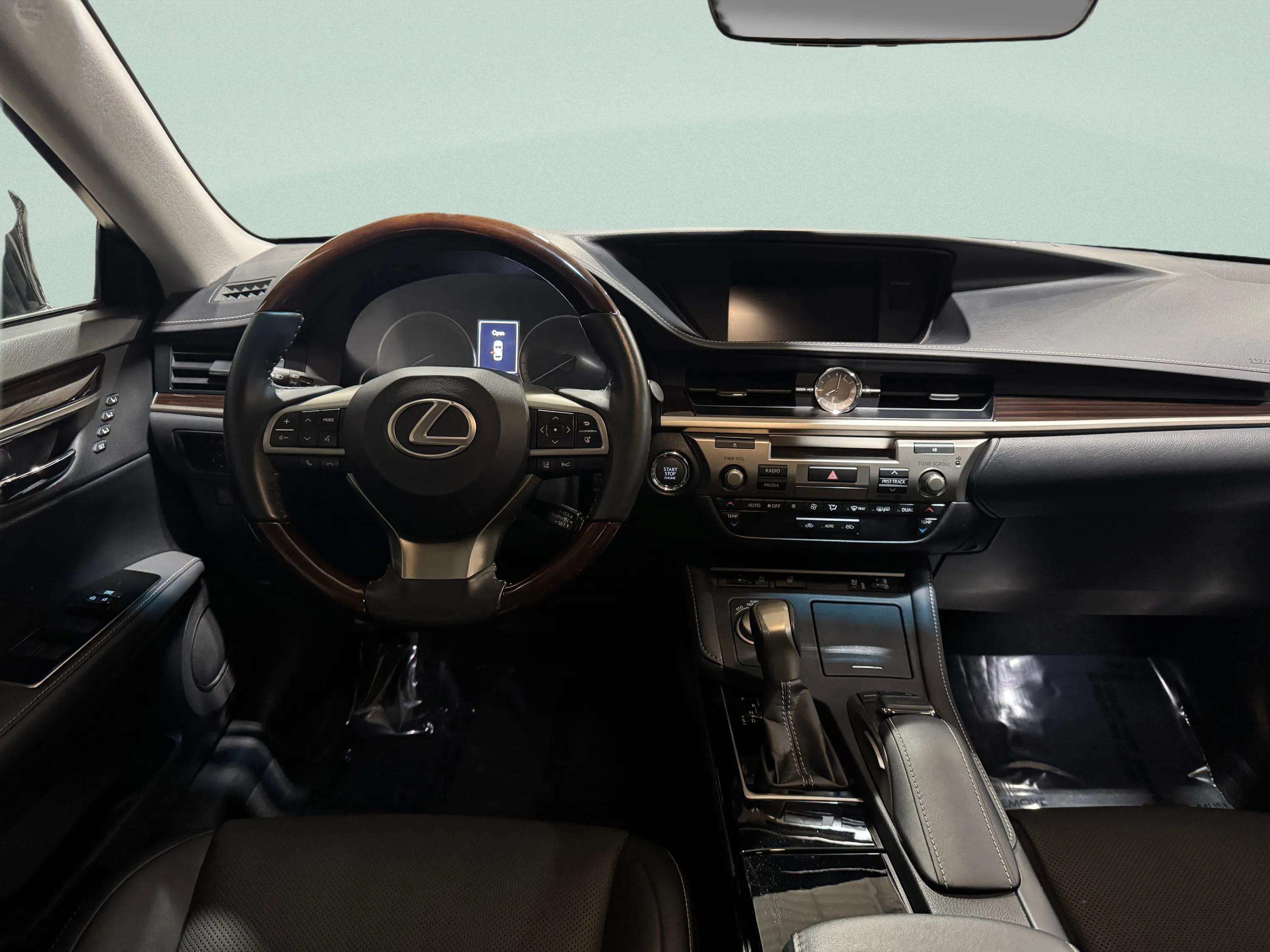 Used 2018 Lexus ES 350 w/ Navigation System Package FWD image 11