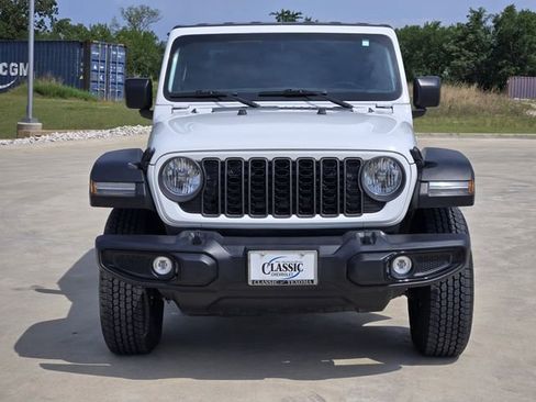 Used 2024 Jeep Gladiator Sport AWD/4WD image 3