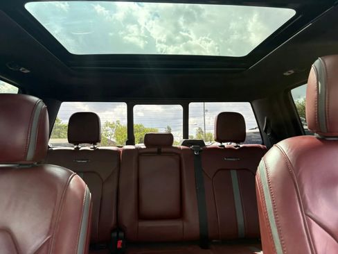 Used 2018 Ford F150 Platinum w/ Equipment Group 701A Luxury image 9