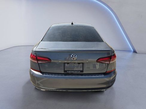 Used 2022 Volkswagen Passat 2.0T SE FWD image 5