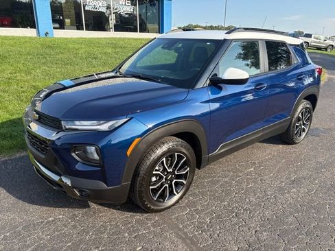 Used 2023 Chevrolet TrailBlazer ACTIV w/ Convenience Package image 2