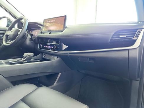 Used 2025 Nissan Rogue SL w/ SL Premium Package image 45