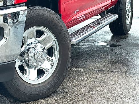Used 2024 RAM 2500 Tradesman w/ Chrome Appearance Group AWD/4WD image 3
