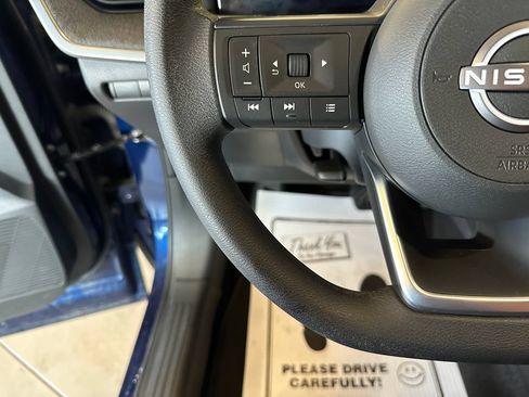 Used 2025 Nissan Kicks SV FWD image 11