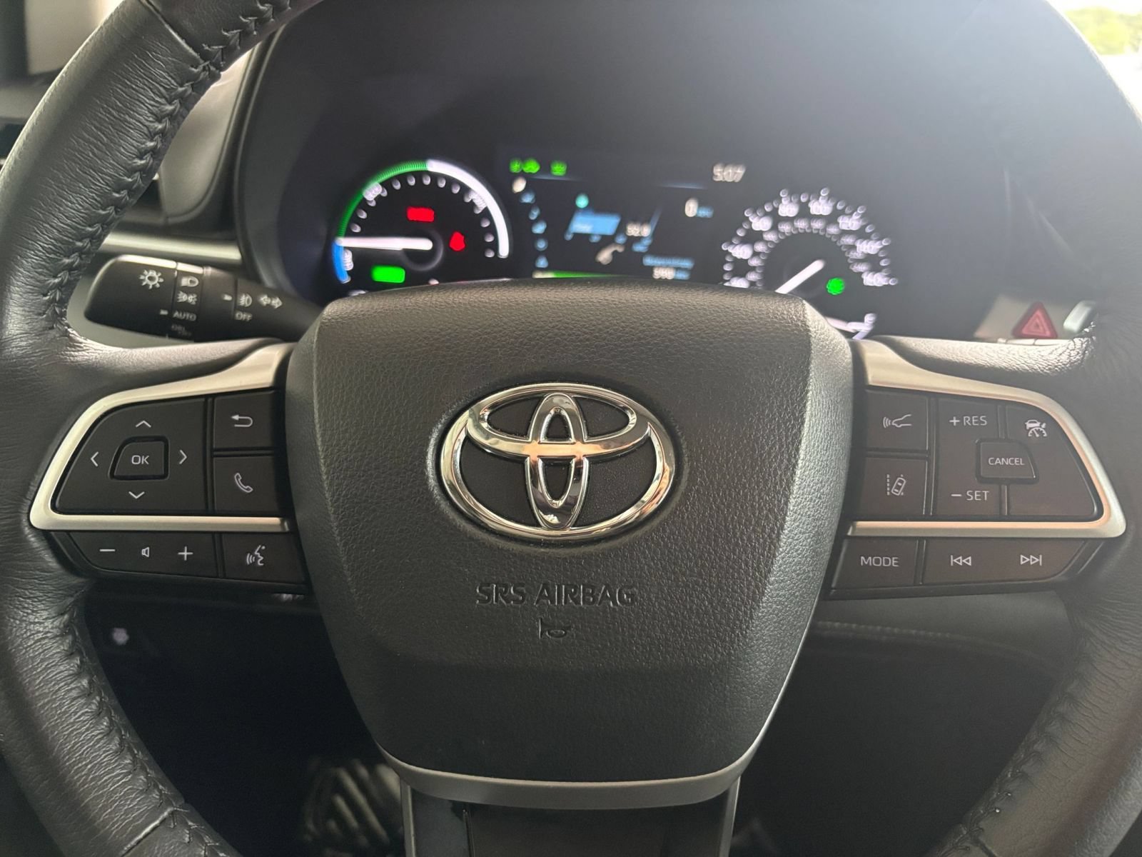 Used 2025 Toyota Sienna XLE FWD image 28