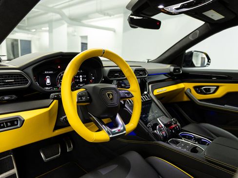 Used 2024 Lamborghini Urus S AWD/4WD image 29
