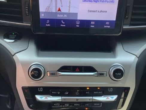 Used 2021 Ford Explorer XLT w/ Equipment Group 202A AWD/4WD image 32