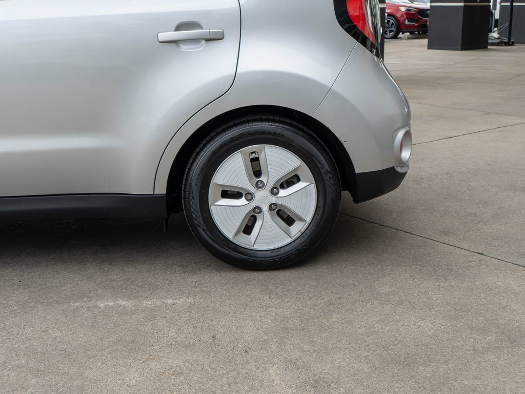 Used 2016 Kia Soul EV + FWD image 30