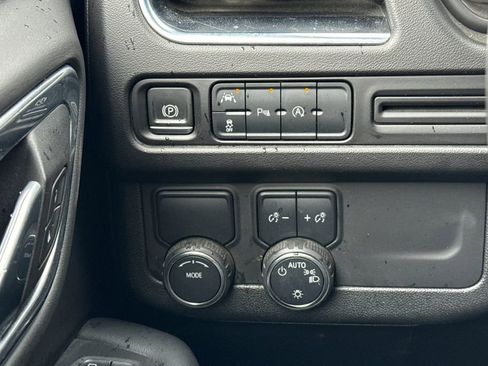 Used 2024 Chevrolet Suburban RST RWD image 41