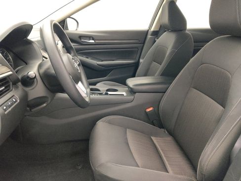 Used 2025 Nissan Altima 2.5 SV FWD image 17