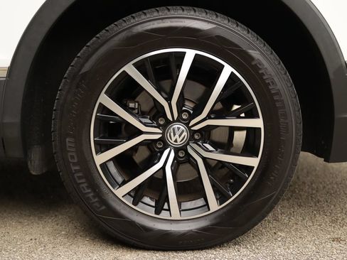 Used 2021 Volkswagen Tiguan SE FWD image 34