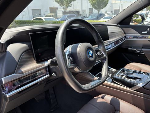 Used 2023 BMW i7 xDrive60 AWD/4WD image 17