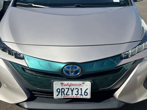 Used 2017 Toyota Prius Prime Premium image 9