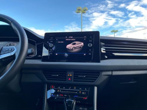 Used 2025 Volkswagen Jetta SE image 22