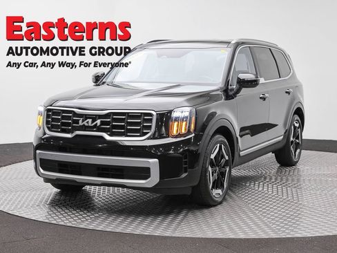 Used 2025 Kia Telluride S FWD image 1