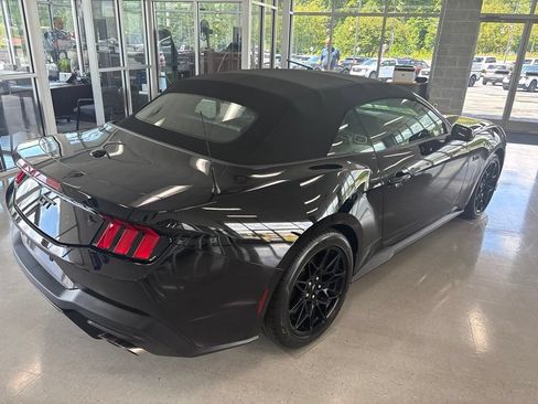 Used 2026 Ford Mustang GT Premium w/ GT Performance Package RWD image 6