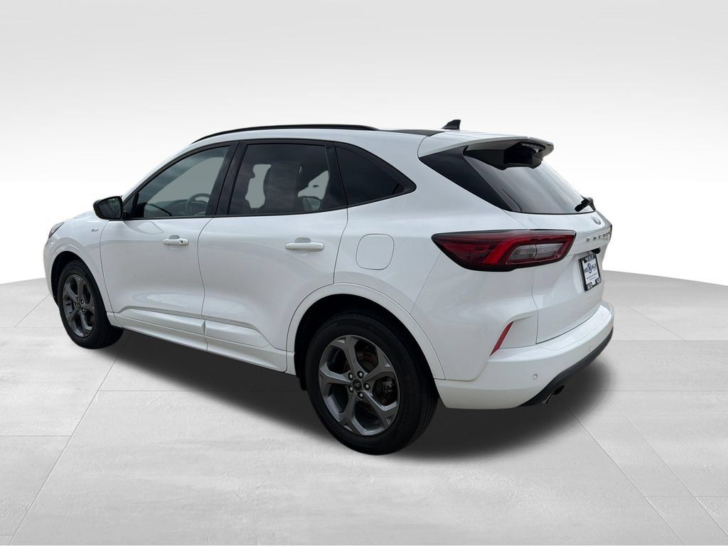 Used 2023 Ford Escape ST-Line w/ Tech Pack #1 AWD/4WD image 3