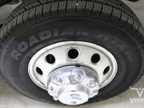 Used 2024 RAM 3500 Limited AWD/4WD image 32