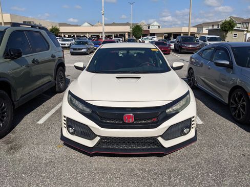 Used 2019 Honda Civic Type R image 2