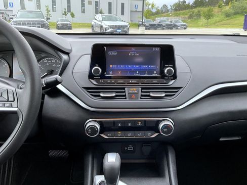 Used 2022 Nissan Altima 2.5 S FWD image 13