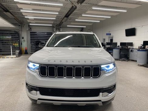 Used 2024 Jeep Wagoneer Series II image 2