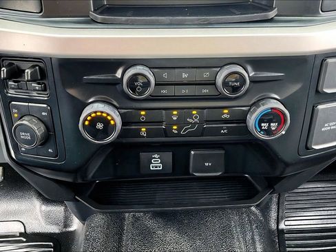 Used 2024 Ford F350 XLT image 32