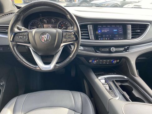 Used 2022 Buick Enclave Essence FWD image 10