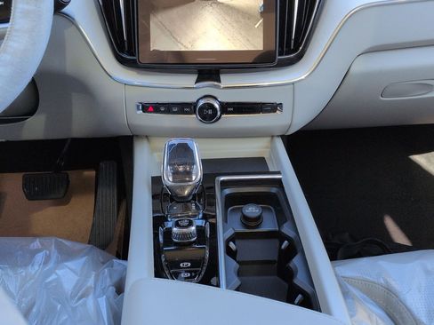 New 2026 Volvo XC60 T8 Ultra w/ Protection Package Premier image 18