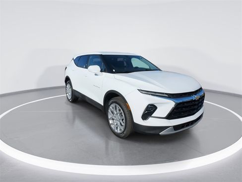 Used 2023 Chevrolet Blazer LT w/ Driver Confidence Package image 2