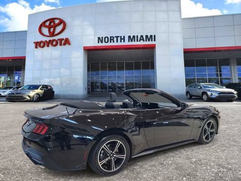 Used 2024 Ford Mustang Convertible RWD image 3