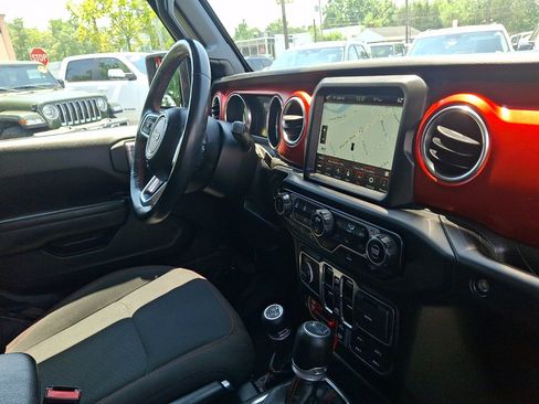 Used 2022 Jeep Wrangler Unlimited Rubicon w/ Cold Weather Group AWD/4WD image 12