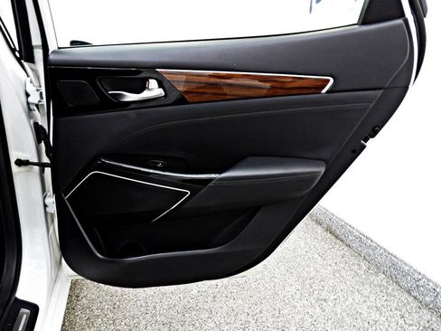 Used 2017 Kia Cadenza Technology image 20