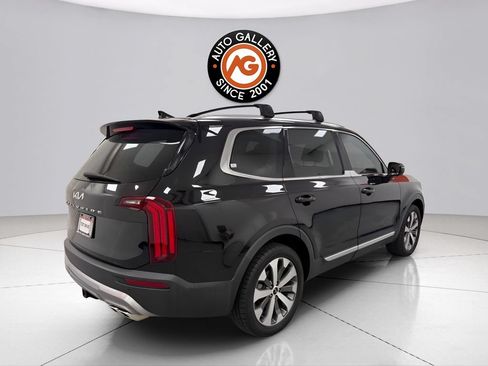 Used 2022 Kia Telluride EX w/ EX Premium Package FWD image 3