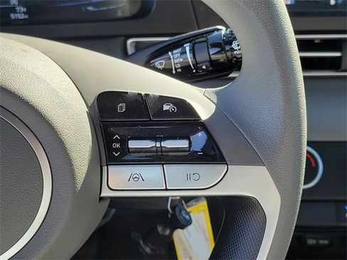 Used 2025 Hyundai Elantra SE image 6