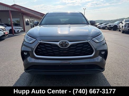 Used 2020 Toyota Highlander XLE AWD/4WD image 2