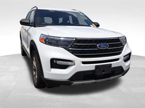 Used 2020 Ford Explorer XLT w/ Equipment Group 202A AWD/4WD image 11