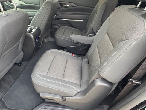 Used 2025 Chevrolet Traverse LT image 35