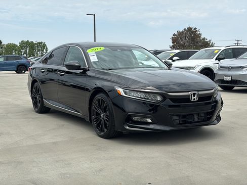 Used 2019 Honda Accord Touring image 2