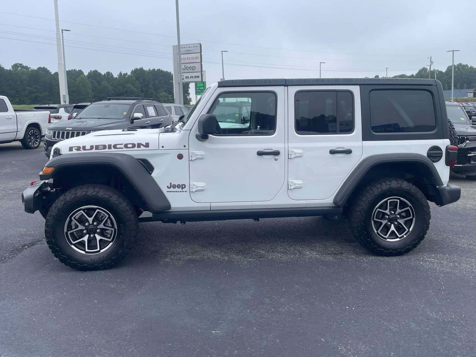 Used 2026 Jeep Wrangler Unlimited Rubicon AWD/4WD image 7