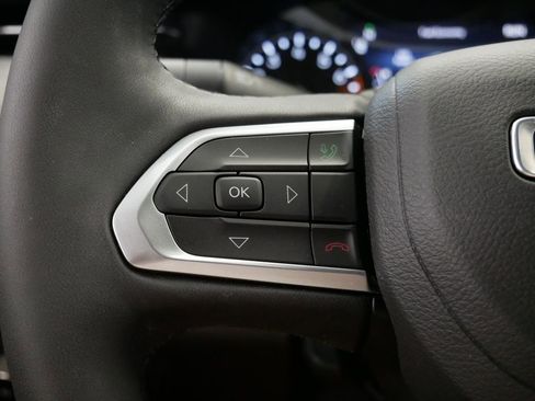 Certified 2025 Jeep Compass Latitude image 25