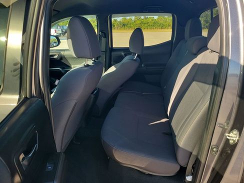 Used 2019 Toyota Tacoma TRD Off-Road image 23