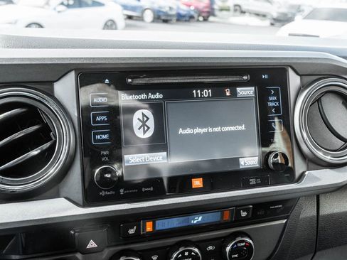 Used 2018 Toyota Tacoma TRD Off-Road image 18