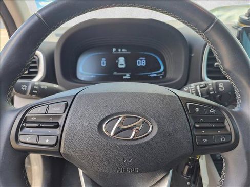 Used 2023 Hyundai Venue SEL FWD image 13