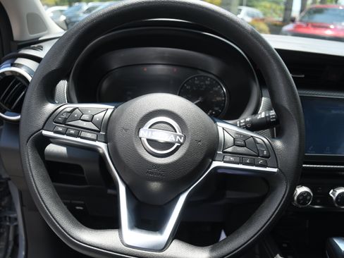 Used 2024 Nissan Kicks SV FWD image 12