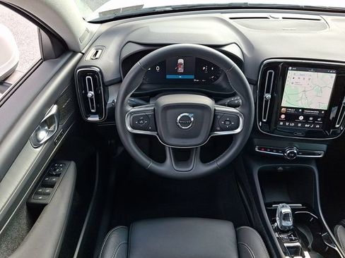 Certified 2023 Volvo XC40 B5 Ultimate w/ Protection Package Premier AWD/4WD image 11