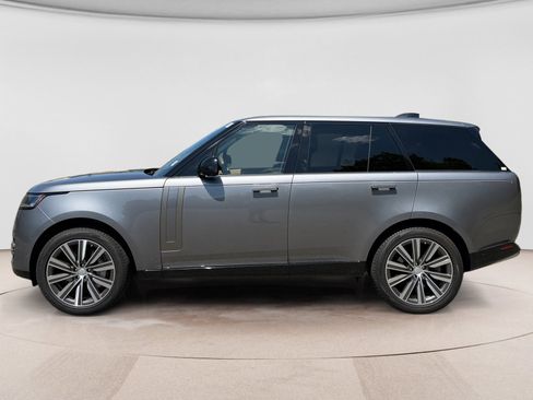 Used 2023 Land Rover Range Rover SE AWD/4WD image 2