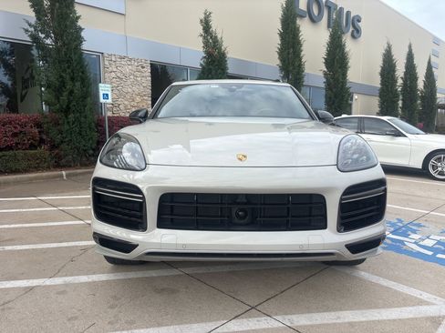 Used 2021 Porsche Cayenne Turbo image 3