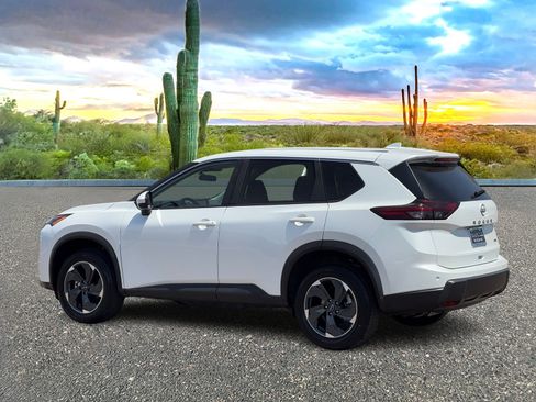 Certified 2025 Nissan Rogue SV image 4